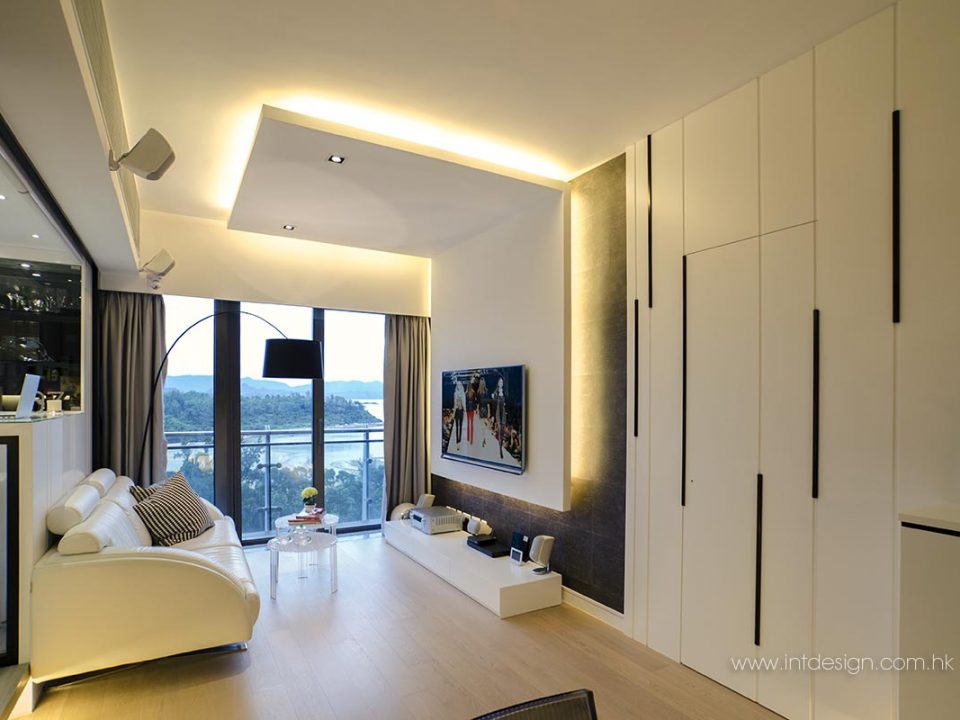 Foscarini Twiggy Terra Arc Lamp in Double Cove Starview's Living Room